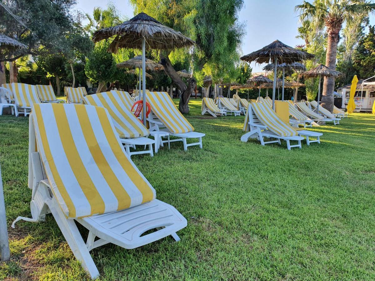 Andreas & Melanie Beach Hotel Governors Beach Exterior photo